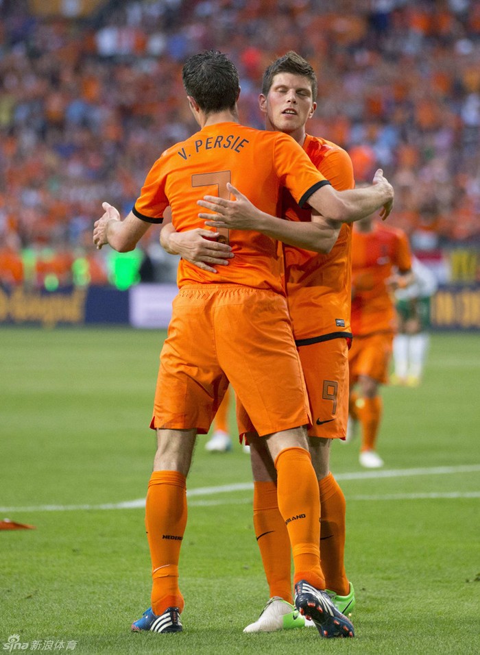 Gây thất vọng trong loạt trận đêm qua còn có Hà Lan. 'Cơn lốc màu da cam' đã để thua 1-2 trước Bulgaria